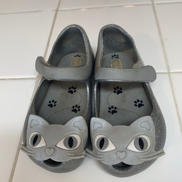 Mini Melissa Other - 5T Mini Melissa silver glitter cat jellies.
